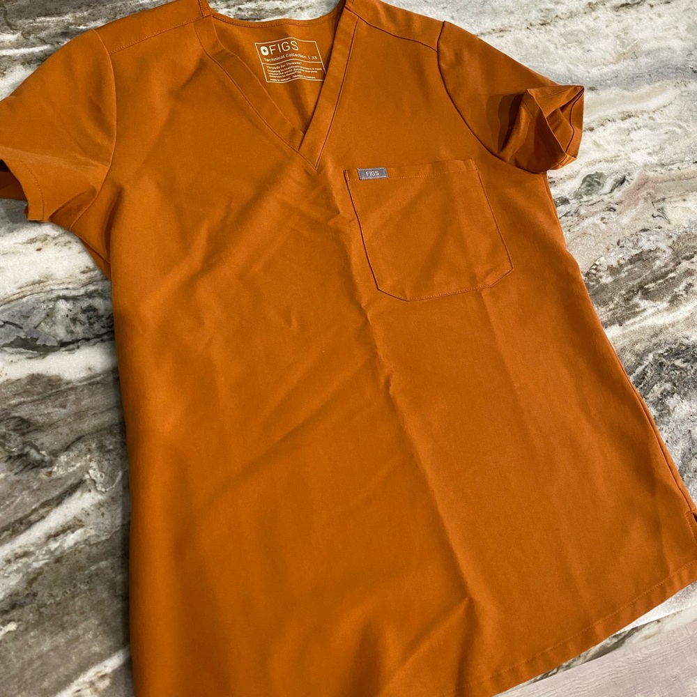 Figs scrub top xs